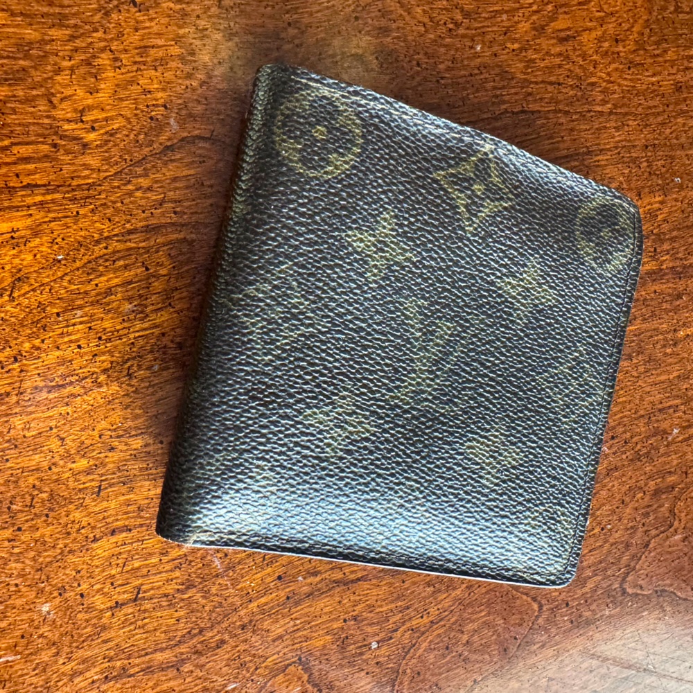 LV Wallet